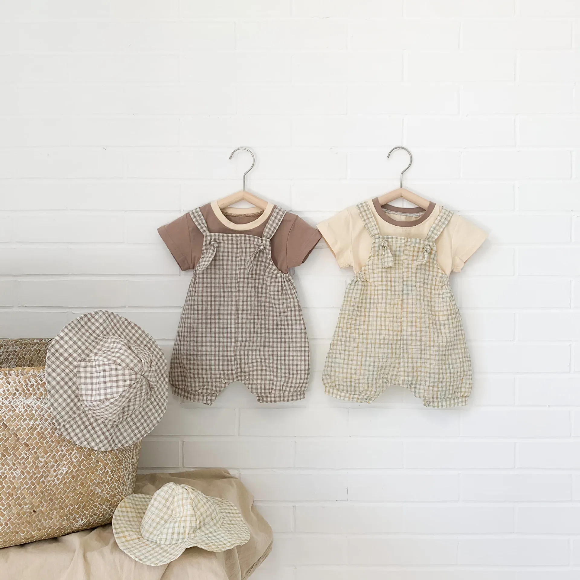 Summer Newborn Baby Clothes Set T-shirt + Romper +Hat 3Pcs Baby Boys Romper Set Plaid Toddler Clothing Set For Baby Boys Girls
Summer Newborn Baby Clothes Set T-shirt + Romper +Hat 3Pcs Baby Boys Romper Set Plaid Toddler Clothing Set For Baby Boys Girls
