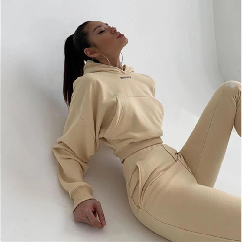 Женская спортивная одежда костюм из двух предметов Новинка Осень-зима 2021 модная спортивная толстовка с длинным рукавом Повседневные брюки ... 
Женская спортивная одежда костюм из двух предметов Новинка Осень-зима 2021 модная спортивная толстовка с длинным рукавом Повседневные брюки ...
