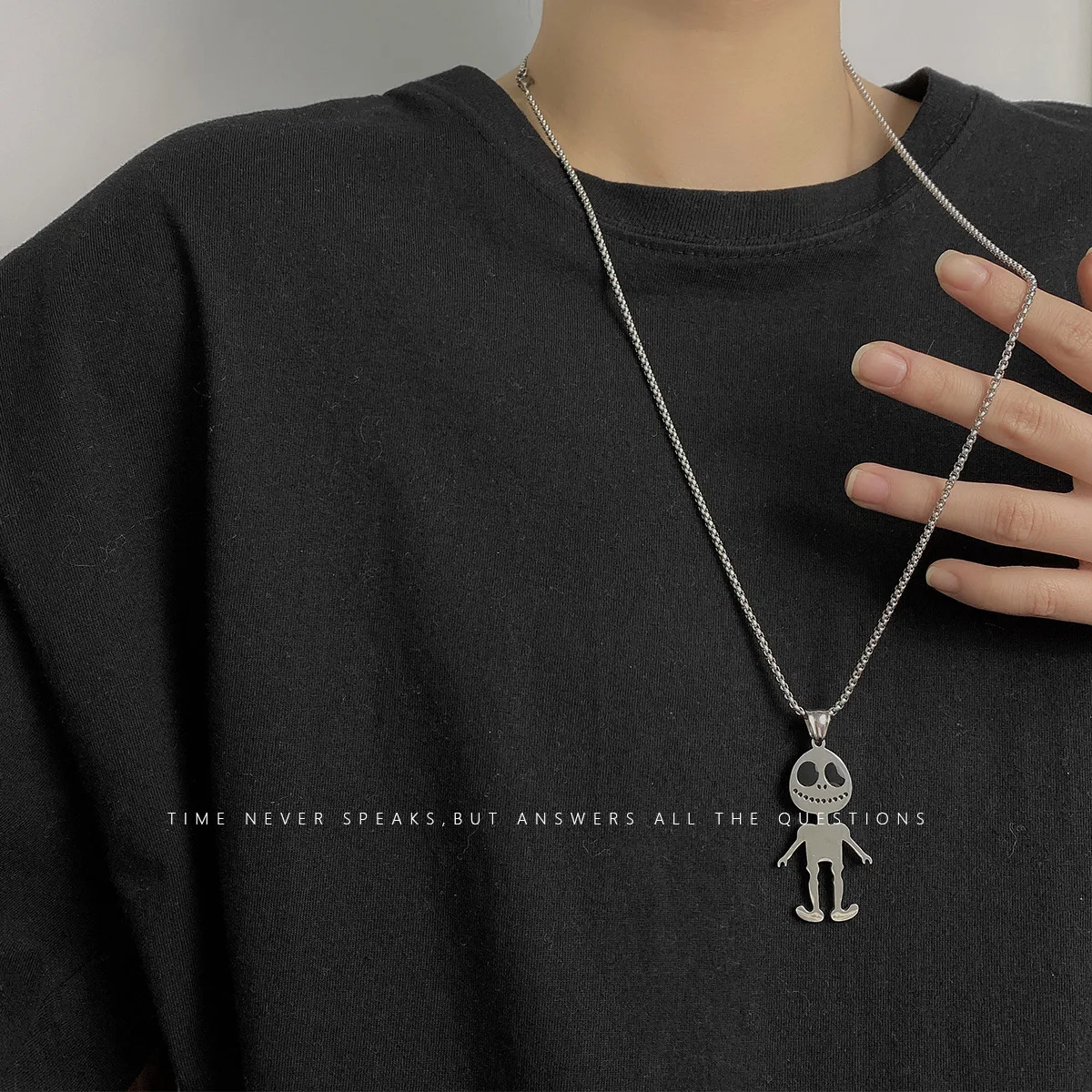New titanium steel personalized necklace with skull and crossbones pendant for men and women, long and simple accessory
New titanium steel personalized necklace with skull and crossbones pendant for men and women, long and simple accessory