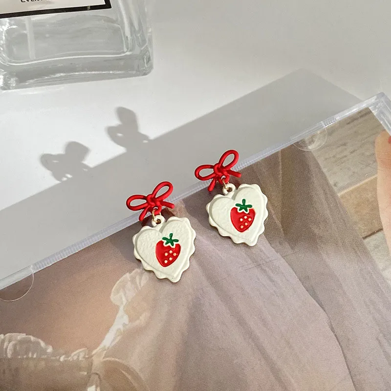 Sweet Cute Strawberry Pattern Heart-shaped Earrings Elegant Women Party Bow Stud Earrings Accessories Fashion Girl Jewelry Gift 
Sweet Cute Strawberry Pattern Heart-shaped Earrings Elegant Women Party Bow Stud Earrings Accessories Fashion Girl Jewelry Gift