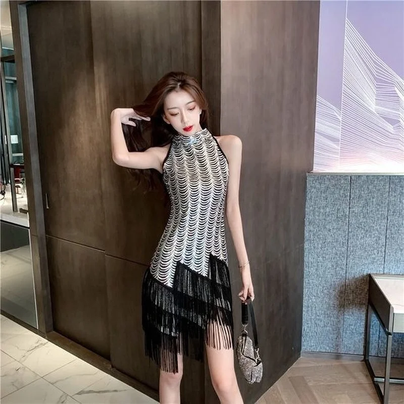 Women Sexy Shiny Sequin Tassels Sleeveless O-Neck Bodycon Slim Mini Dress Summer Evening Party Clubwear New Arrival 2021 Y754
Women Sexy Shiny Sequin Tassels Sleeveless O-Neck Bodycon Slim Mini Dress Summer Evening Party Clubwear New Arrival 2021 Y754