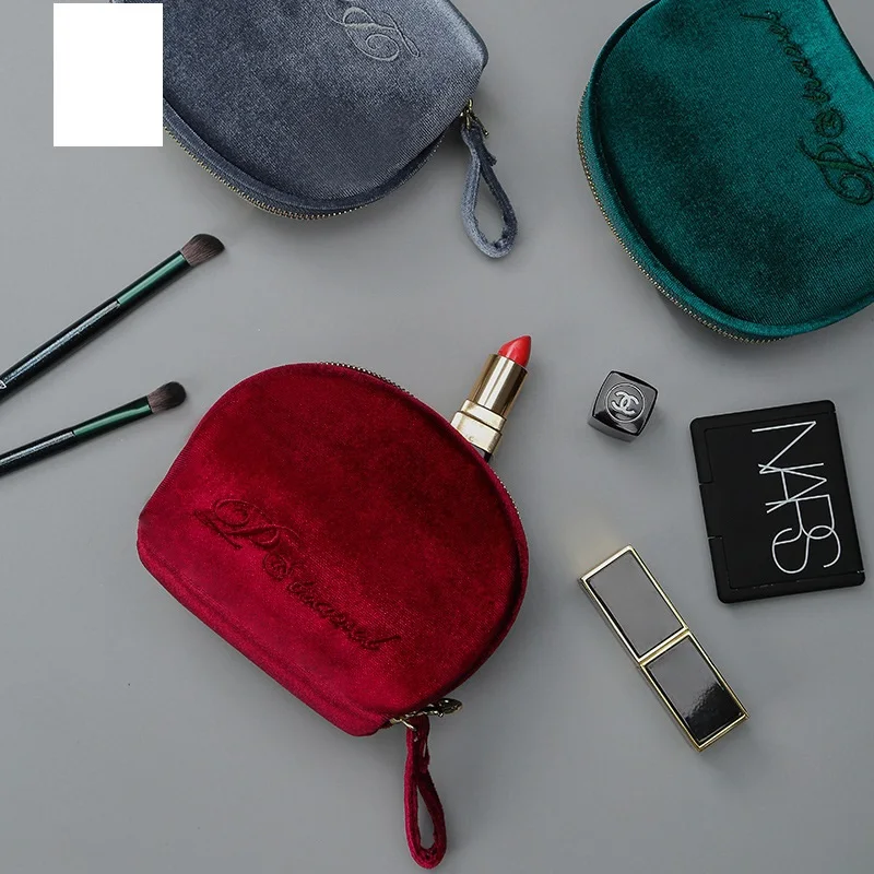 Net red small mini lipstick bag portable flannel make-up bag mini shell cosmetic bag cosmetic storage bag
Net red small mini lipstick bag portable flannel make-up bag mini shell cosmetic bag cosmetic storage bag