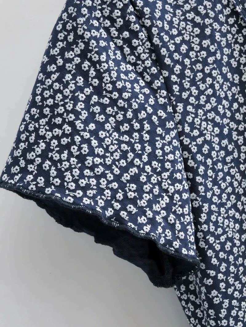 Women Short Sleeved Button Through Floral Print Top
Women Short Sleeved Button Through Floral Print Top