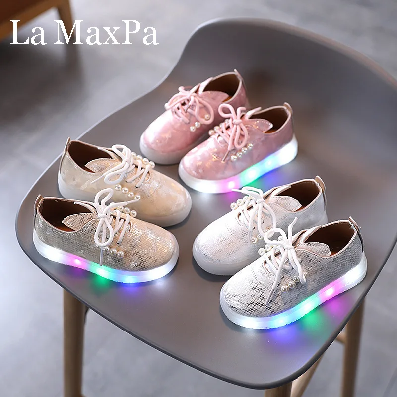 Size 21-30 Glowing Sneakers Kids LED Sneaker Shoes Children Baby Girls Rabbit Ears Pearl Luminous Sport Sneakers Princess Shoes
Size 21-30 Glowing Sneakers Kids LED Sneaker Shoes Children Baby Girls Rabbit Ears Pearl Luminous Sport Sneakers Princess Shoes