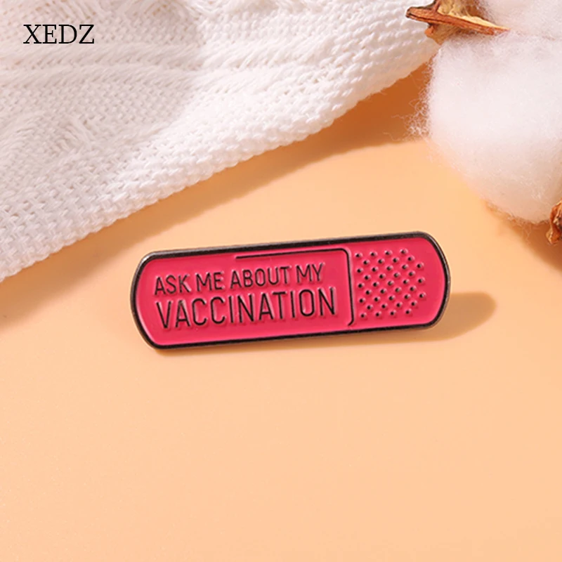 XEDZ 2021 New Cartoon Pink Band Tape Fountain Pen Clip Enamel Pendant Exquisite Medical Sticker Badge Jewelry Gift
XEDZ 2021 New Cartoon Pink Band Tape Fountain Pen Clip Enamel Pendant Exquisite Medical Sticker Badge Jewelry Gift
