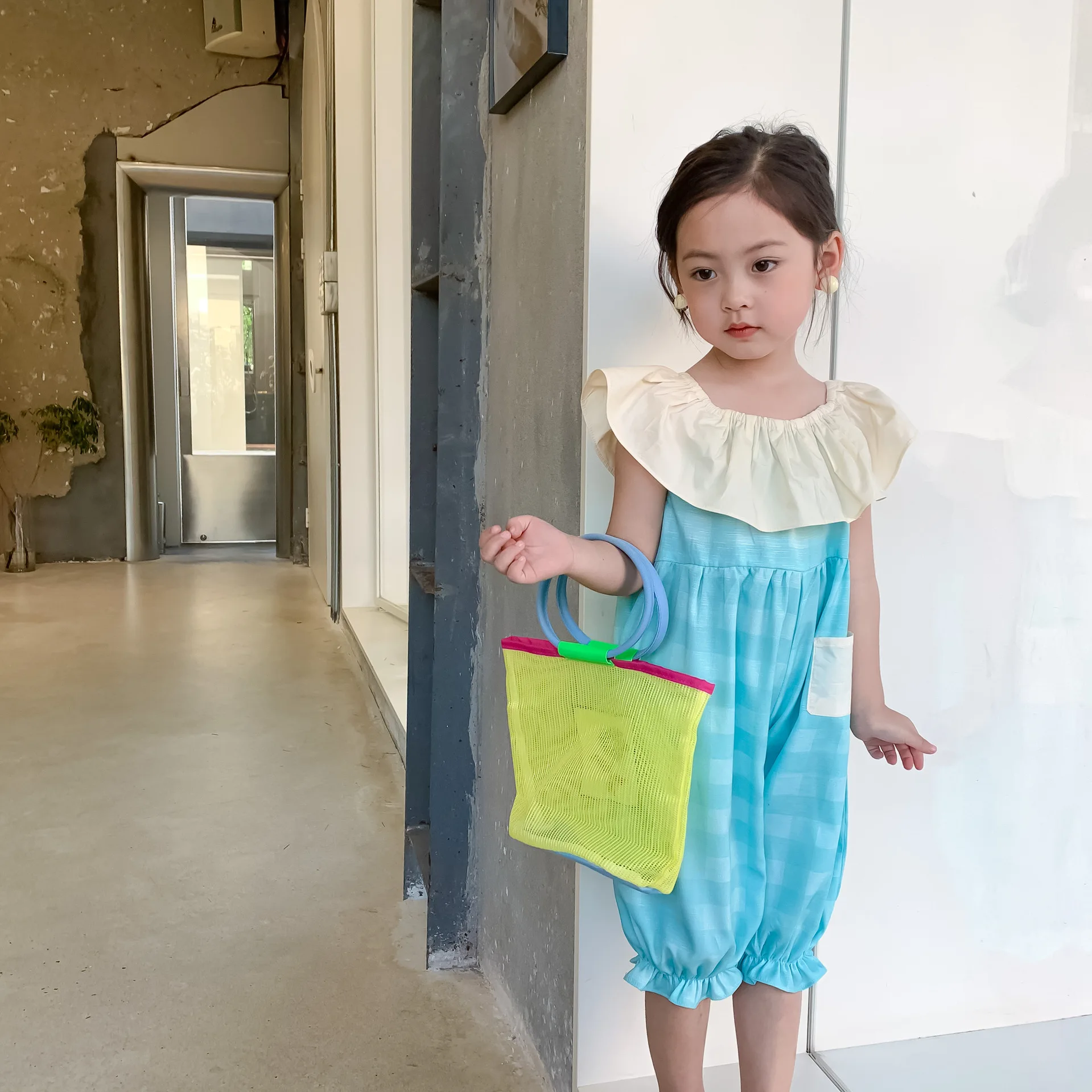 Summer New Arrival Korean style girl's trousers plaid jumpsuit seventh pants with big collar for fashion cute baby girls
Summer New Arrival Korean style girl's trousers plaid jumpsuit seventh pants with big collar for fashion cute baby girls