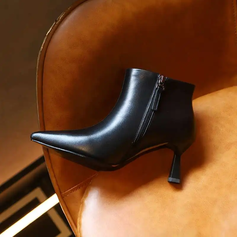Lanxuryee cow leather pointed toe thin high heel Chelsea boots office lady daily wear Korean street simple solid ankle boots L25
Lanxuryee cow leather pointed toe thin high heel Chelsea boots office lady daily wear Korean street simple solid ankle boots L25