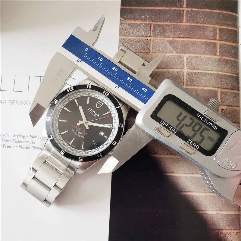 TUDOR- Titanium Schwarz Bay Watch Men Diver women Wristwatch Automatic Mechanical AAA Watches Stainless Steel Sapphire 2112
TUDOR- Titanium Schwarz Bay Watch Men Diver women Wristwatch Automatic Mechanical AAA Watches Stainless Steel Sapphire 2112