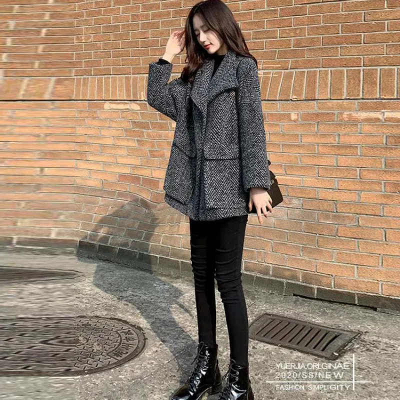 2021 Autumn Winter New Hot Plaid Thick Woolen Coat Women's Casual Loose Fashion Mid-length Coat Elegant Romantic
2021 Autumn Winter New Hot Plaid Thick Woolen Coat Women's Casual Loose Fashion Mid-length Coat Elegant Romantic