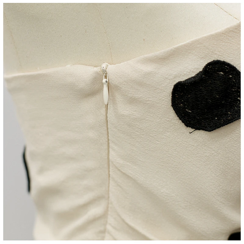100% Silk Tank Top Women Casual Style Dot Printed High Quality Fabric Shoulder Strap Slim Basic Clothing New Fashion
100% Silk Tank Top Women Casual Style Dot Printed High Quality Fabric Shoulder Strap Slim Basic Clothing New Fashion