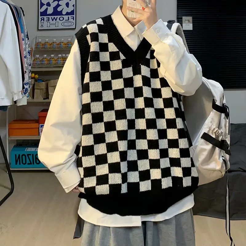 Spring and Autumn Men Trend Black/white Lattice Sweater Vest Couples V-neck Sleeveless Sweater Pullover
Spring and Autumn Men Trend Black/white Lattice Sweater Vest Couples V-neck Sleeveless Sweater Pullover