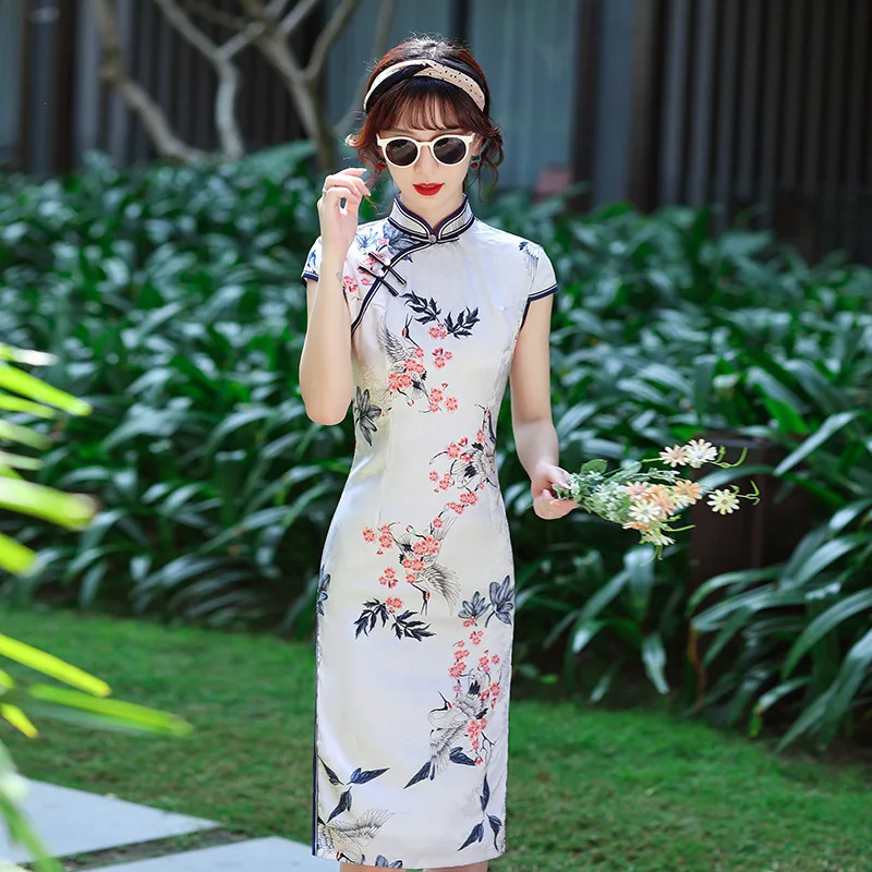 Summer Sexy Slim Traditional Chinese Dress Lady Elegant Print Qipao Short Sleeve Cheongsam Vintage Button Trim Oriental Dresses
Summer Sexy Slim Traditional Chinese Dress Lady Elegant Print Qipao Short Sleeve Cheongsam Vintage Button Trim Oriental Dresses