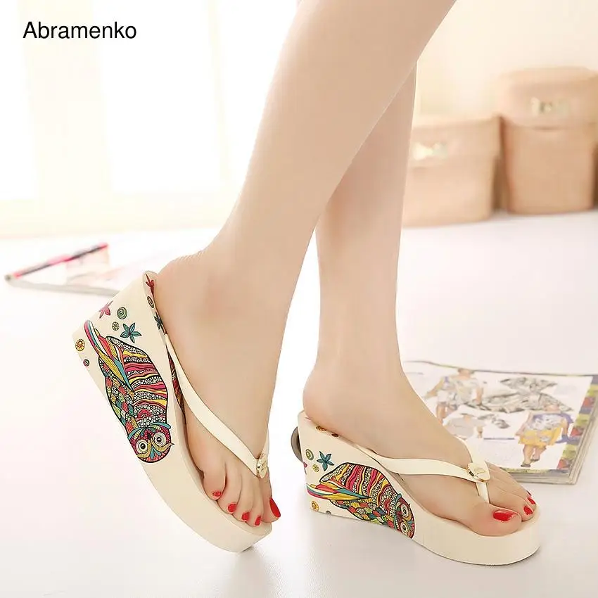 Hot Fashion Wedge Heel 8cm Flip Flops Ladies Summer Auspicious Bird Pattern Beach Outdoor Slippers Student Ladies Slippers
Hot Fashion Wedge Heel 8cm Flip Flops Ladies Summer Auspicious Bird Pattern Beach Outdoor Slippers Student Ladies Slippers