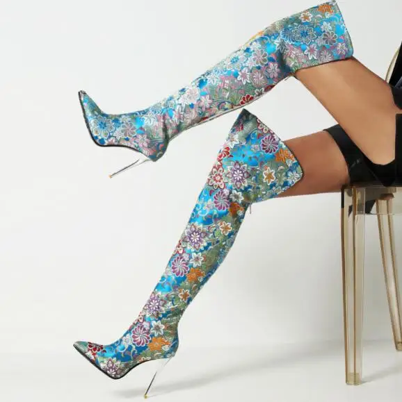 Winter Blue Gold Embroider Cloth Pointed Toe Thigh High Boots Woman V Open Zipper Back 110 mm Thin Heels Over The Knee Boots
Winter Blue Gold Embroider Cloth Pointed Toe Thigh High Boots Woman V Open Zipper Back 110 mm Thin Heels Over The Knee Boots