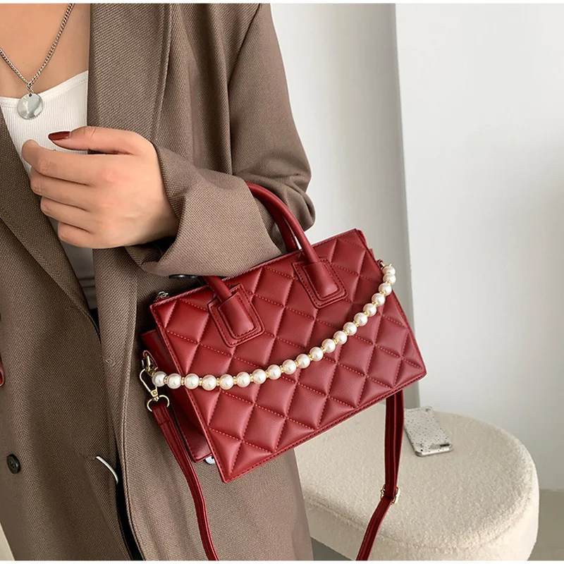 High Quality Diamond Lattice Shoulder Bags for Women Brand PU Crossbody Bag Female Luxury Designer Pearl Chain Handbag and Purse
High Quality Diamond Lattice Shoulder Bags for Women Brand PU Crossbody Bag Female Luxury Designer Pearl Chain Handbag and Purse
