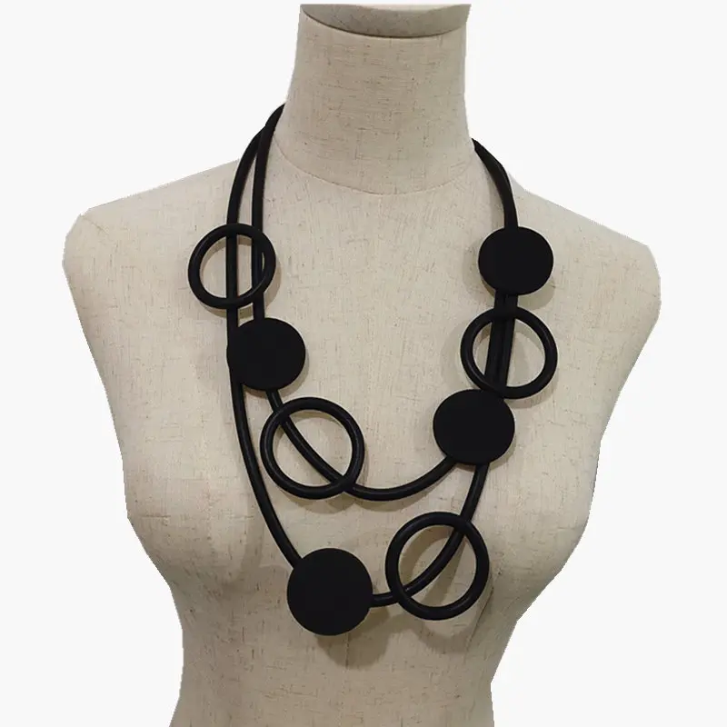YD&YDBZ Red Metal Round Pendant Choker For Women Vintage Black Circle Rubber Matching Necklaces Bohemian Women's Clothes Jewelry
YD&YDBZ Red Metal Round Pendant Choker For Women Vintage Black Circle Rubber Matching Necklaces Bohemian Women's Clothes Jewelry