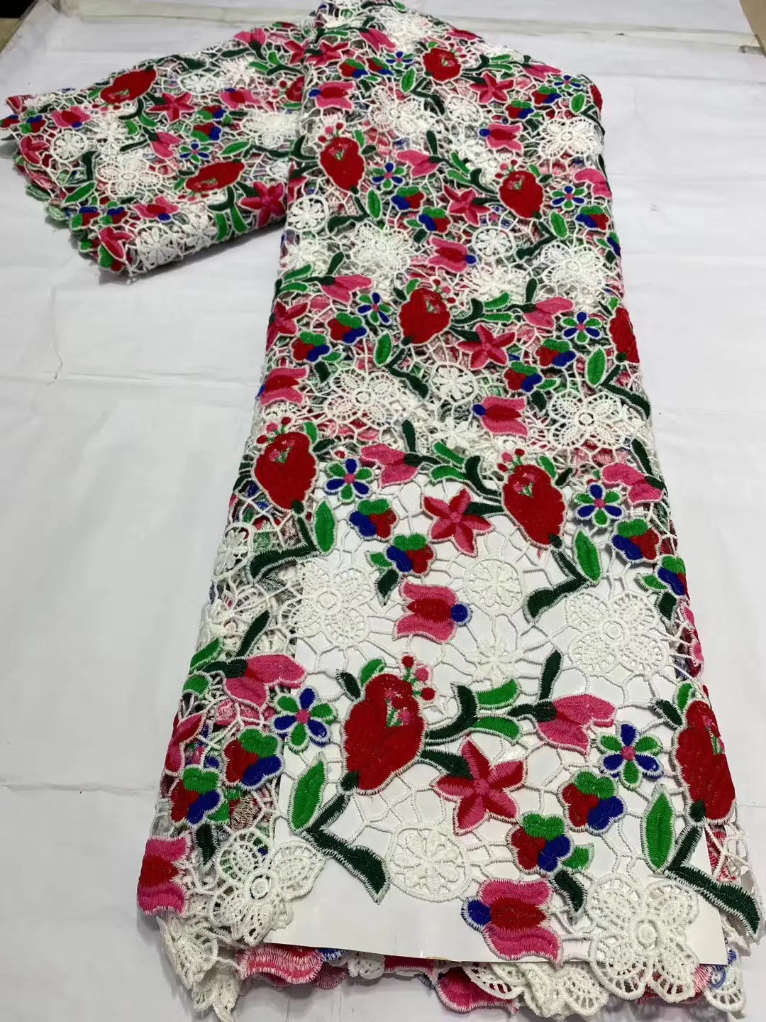 2021 high-quality African tulle guipure lace fabric latest Nigerian French lace fabric women dress FJ39331 
2021 high-quality African tulle guipure lace fabric latest Nigerian French lace fabric women dress FJ39331