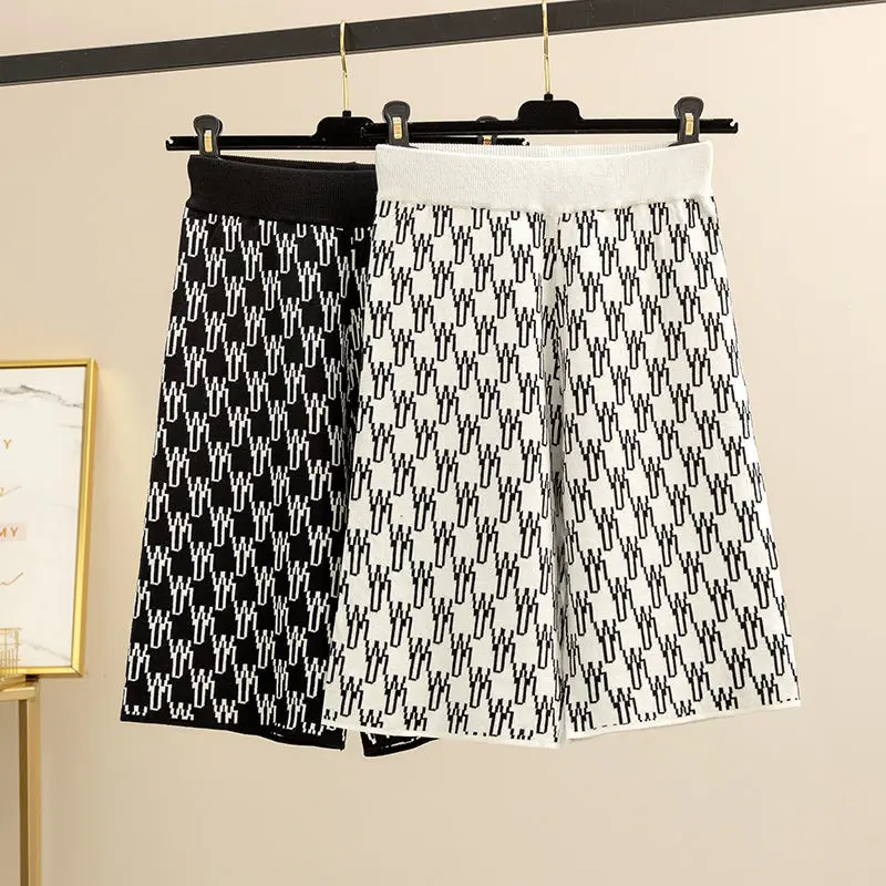 Knitted Ice Silk Capris Spring and Summer New Shorts Wide Leg Pants Korean Jacquard Female Students High Waist Leisure Sports
Knitted Ice Silk Capris Spring and Summer New Shorts Wide Leg Pants Korean Jacquard Female Students High Waist Leisure Sports