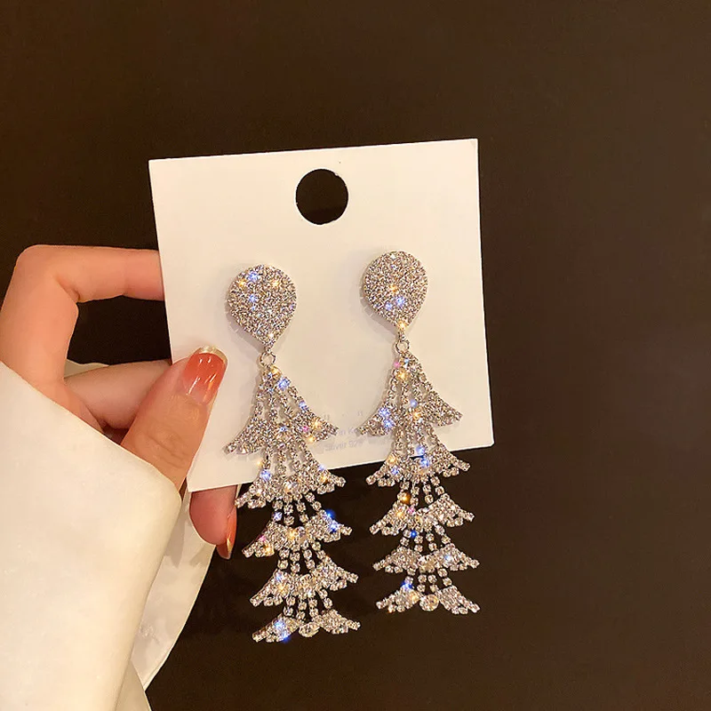 Temperament Exaggerated Rhinestones Long Dangle Earrings Women's Accessories Europe and America Fashion Female Jewelry
Temperament Exaggerated Rhinestones Long Dangle Earrings Women's Accessories Europe and America Fashion Female Jewelry