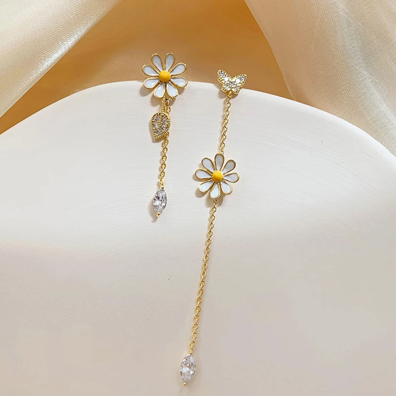 OTOKY 2021 Korean New Long Daisy Flower Earrings For Women Fancy Asymmetrical Delicate Yellow/Green/White Flower Earring Jewelry
OTOKY 2021 Korean New Long Daisy Flower Earrings For Women Fancy Asymmetrical Delicate Yellow/Green/White Flower Earring Jewelry