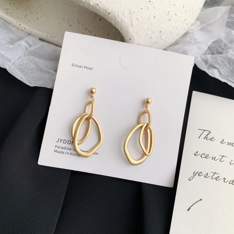 Trendy Golden Matte Irregular Earrings for Women Retro Girls Design Earrings Baroque Style Ear Clip New Fashion Luxury Gift
Trendy Golden Matte Irregular Earrings for Women Retro Girls Design Earrings Baroque Style Ear Clip New Fashion Luxury Gift