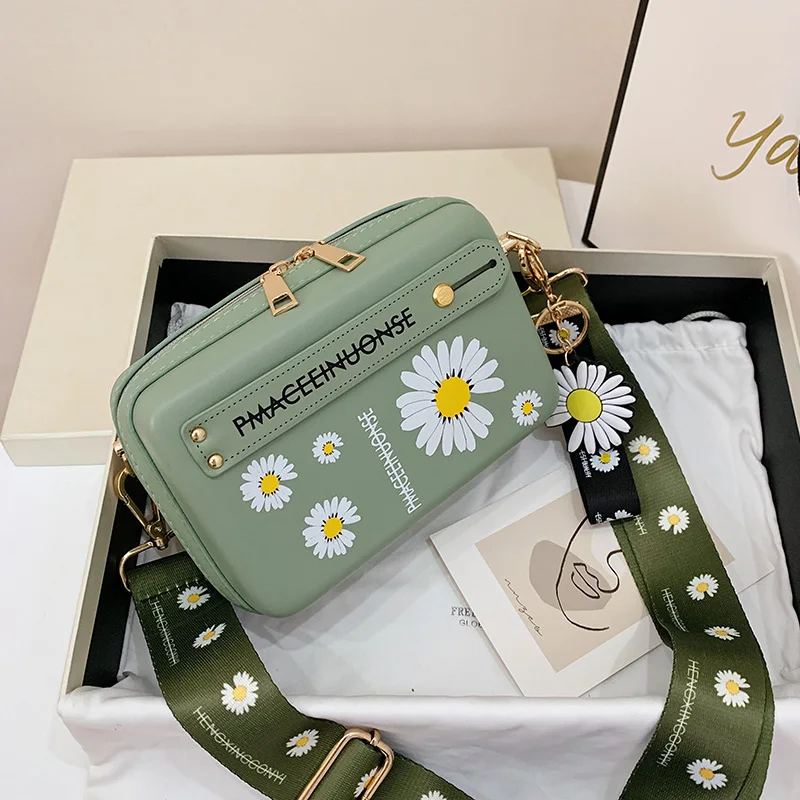 YANXI New Style Women Shoulder Bags Fashion Small Daisy Clutch Handbags And Purse Wrist Strap Crossbody Totes Bolsos Mujer 2021
YANXI New Style Women Shoulder Bags Fashion Small Daisy Clutch Handbags And Purse Wrist Strap Crossbody Totes Bolsos Mujer 2021