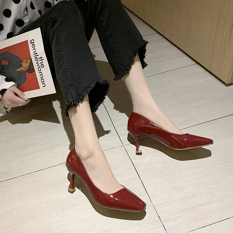 Туфли-лодочки женские из лакированной кожи, на высоком каблуке 10 см
Туфли-лодочки женские из лакированной кожи, на высоком каблуке 10 см