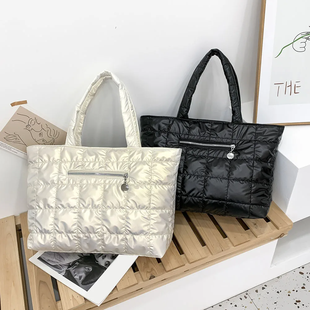 Women Qualited Lattice Pattern Nylon Shoulder Bag Space Cotton Handbag Large Capacity Tote Bags Female Feather Padded Travel Bag
Women Qualited Lattice Pattern Nylon Shoulder Bag Space Cotton Handbag Large Capacity Tote Bags Female Feather Padded Travel Bag