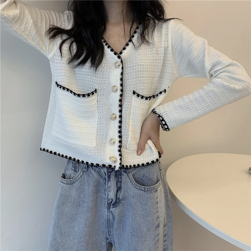 Women's Knitted Cardigan Vintage V-neck Pocketed Long Sleeves Short Thin Sweater Wholesale 2021 New Elegant Female Clothing
Women's Knitted Cardigan Vintage V-neck Pocketed Long Sleeves Short Thin Sweater Wholesale 2021 New Elegant Female Clothing