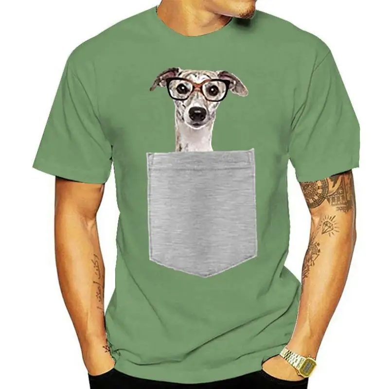 Мужская футболка, новинка 2022, футболки с модным принтом, футболка с рисунком женской собаки в кармане, с очками на футболке
Мужская футболка, новинка 2022, футболки с модным принтом, футболка с рисунком женской собаки в кармане, с очками на футболке