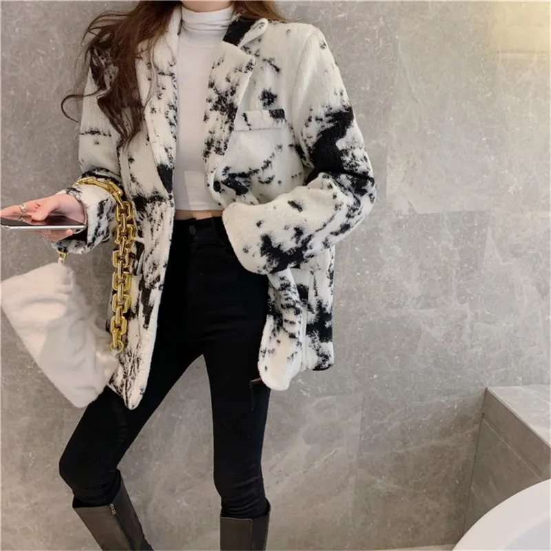 Fashion tie-dye suit jacket female autumn and winter new design sense niche British style long-sleeved loose suit trend
Fashion tie-dye suit jacket female autumn and winter new design sense niche British style long-sleeved loose suit trend