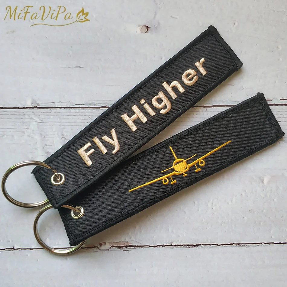 MiFaViPa 2 шт. Золотой самолет брелок модный брелок черный вышивка Fly выше брелок для пилота авиации Рождественский подарок
MiFaViPa 2 шт. Золотой самолет брелок модный брелок черный вышивка Fly выше брелок для пилота авиации Рождественский подарок