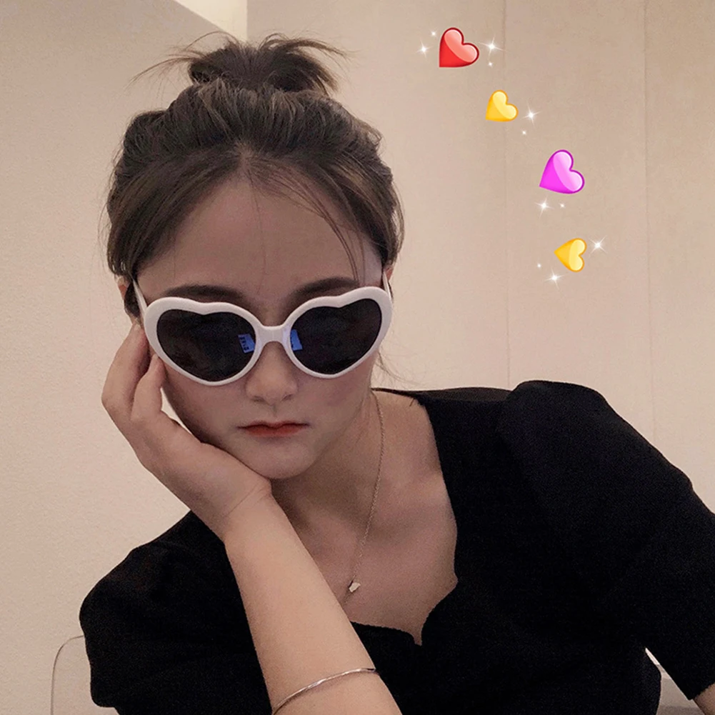 Love Heart Shaped Effects Glasses Watch The Lights Change to Heart Shape At Night Diffraction Glasses Women Fashion Sunglasses
Love Heart Shaped Effects Glasses Watch The Lights Change to Heart Shape At Night Diffraction Glasses Women Fashion Sunglasses