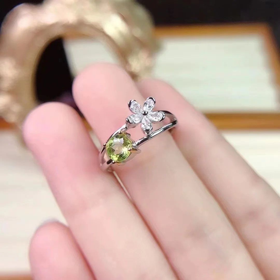 New natural peridot ring, 925 silver women's ring, exquisitely crafted, gorgeous color, elegant and beautiful
New natural peridot ring, 925 silver women's ring, exquisitely crafted, gorgeous color, elegant and beautiful