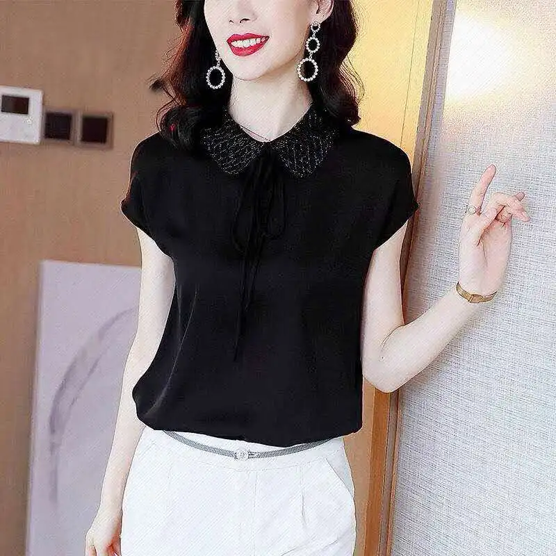 2021NEW summer dress top female streamer beaded doll collar short-sleeved T-shirt black and white silk shirt
2021NEW summer dress top female streamer beaded doll collar short-sleeved T-shirt black and white silk shirt