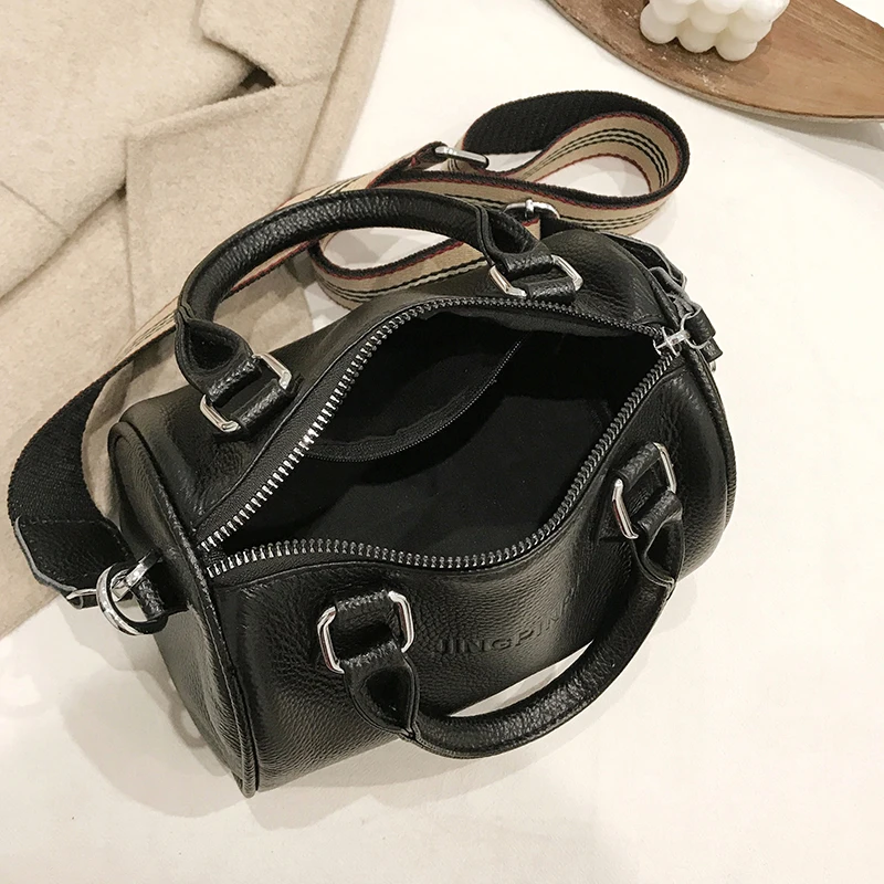 Fashion Genuine Leather Shoulder Bag For Women Designer Female Messenger Bag Luxury Brand Bag For Women High Quality Boston bag 
Fashion Genuine Leather Shoulder Bag For Women Designer Female Messenger Bag Luxury Brand Bag For Women High Quality Boston bag