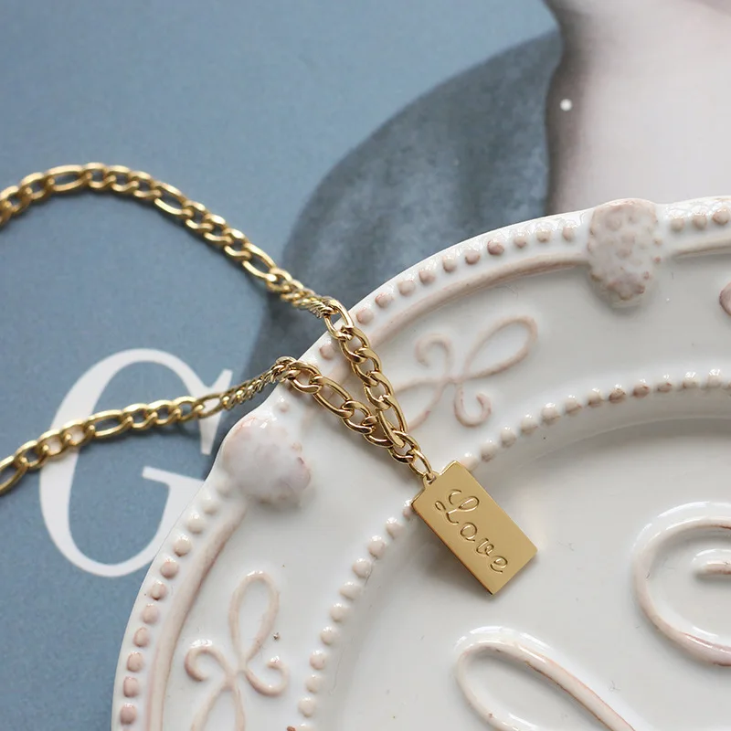 Amaiyllis 18K Gold LOVE Charms Clavicle Necklace Pendants Figaro Chain Choker Necklace For Women 18k Jewellry Gift
Amaiyllis 18K Gold LOVE Charms Clavicle Necklace Pendants Figaro Chain Choker Necklace For Women 18k Jewellry Gift