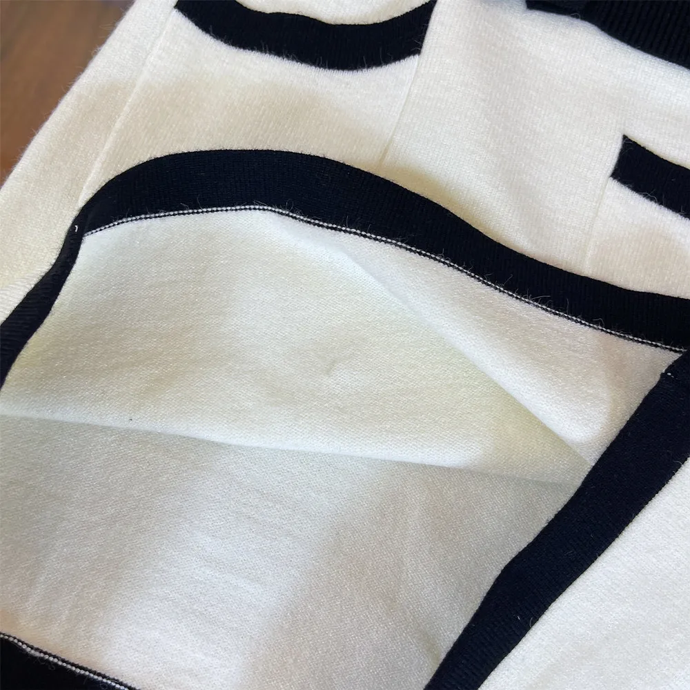 Designer children's clothing 2021 early autumn girls and ladies princess style knitted vest skirt + knitted jacket two-piece sui
Designer children's clothing 2021 early autumn girls and ladies princess style knitted vest skirt + knitted jacket two-piece sui