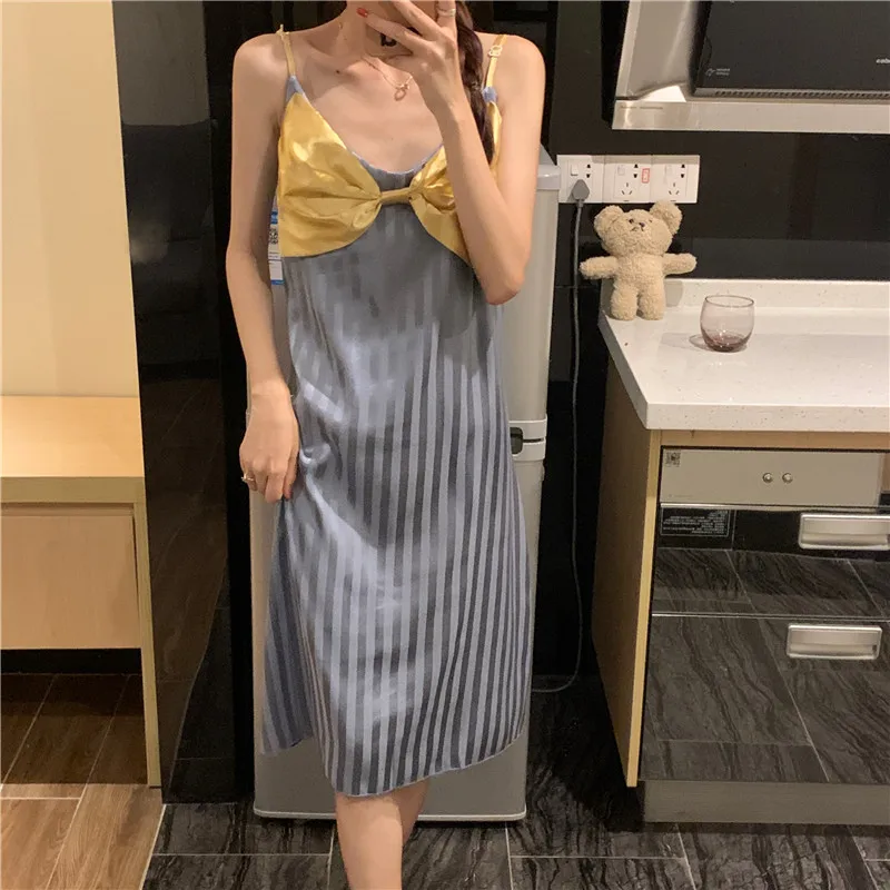 Harajpee Ins Bow Sleepdress Summer Ice Silky Temperament Fog Blue Pajamas 2021 New Women Padded Nightdress Suspender Nightgown
Harajpee Ins Bow Sleepdress Summer Ice Silky Temperament Fog Blue Pajamas 2021 New Women Padded Nightdress Suspender Nightgown