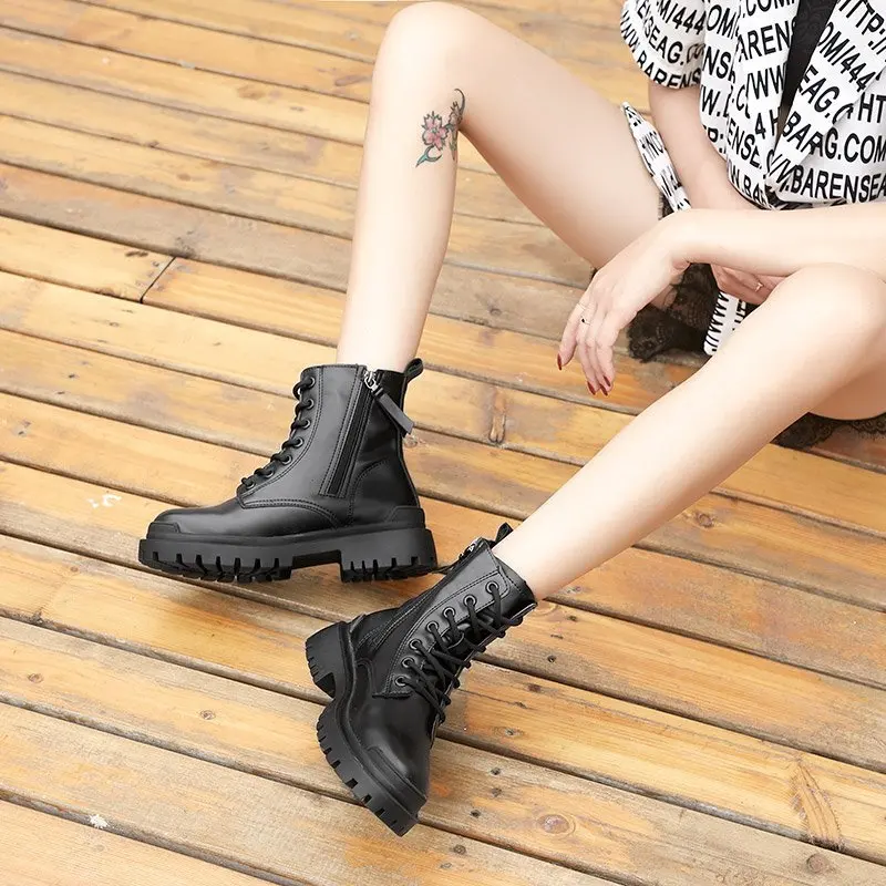 High Quality Ankle Boots Women Fashion Square Heels Lace Up Black Martin Leather Personality Zipper Ladies Autumn Shoes
High Quality Ankle Boots Women Fashion Square Heels Lace Up Black Martin Leather Personality Zipper Ladies Autumn Shoes