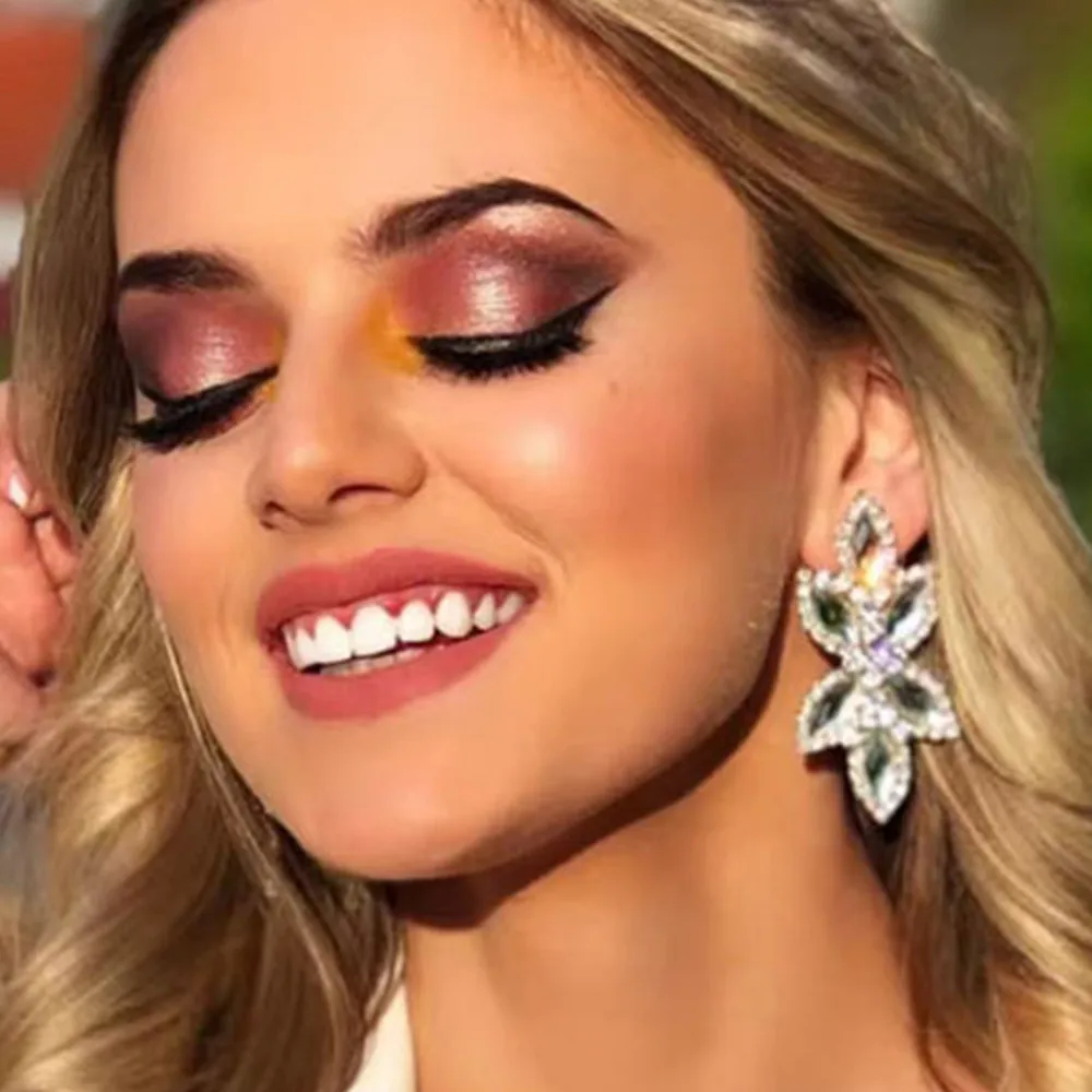 INS Luxury Rhinestone Leaf Shape Drop Stud Earrings Accessories for Women Nightclub Bling Crystal Wedding Dangle Earrins Jewelry
INS Luxury Rhinestone Leaf Shape Drop Stud Earrings Accessories for Women Nightclub Bling Crystal Wedding Dangle Earrins Jewelry