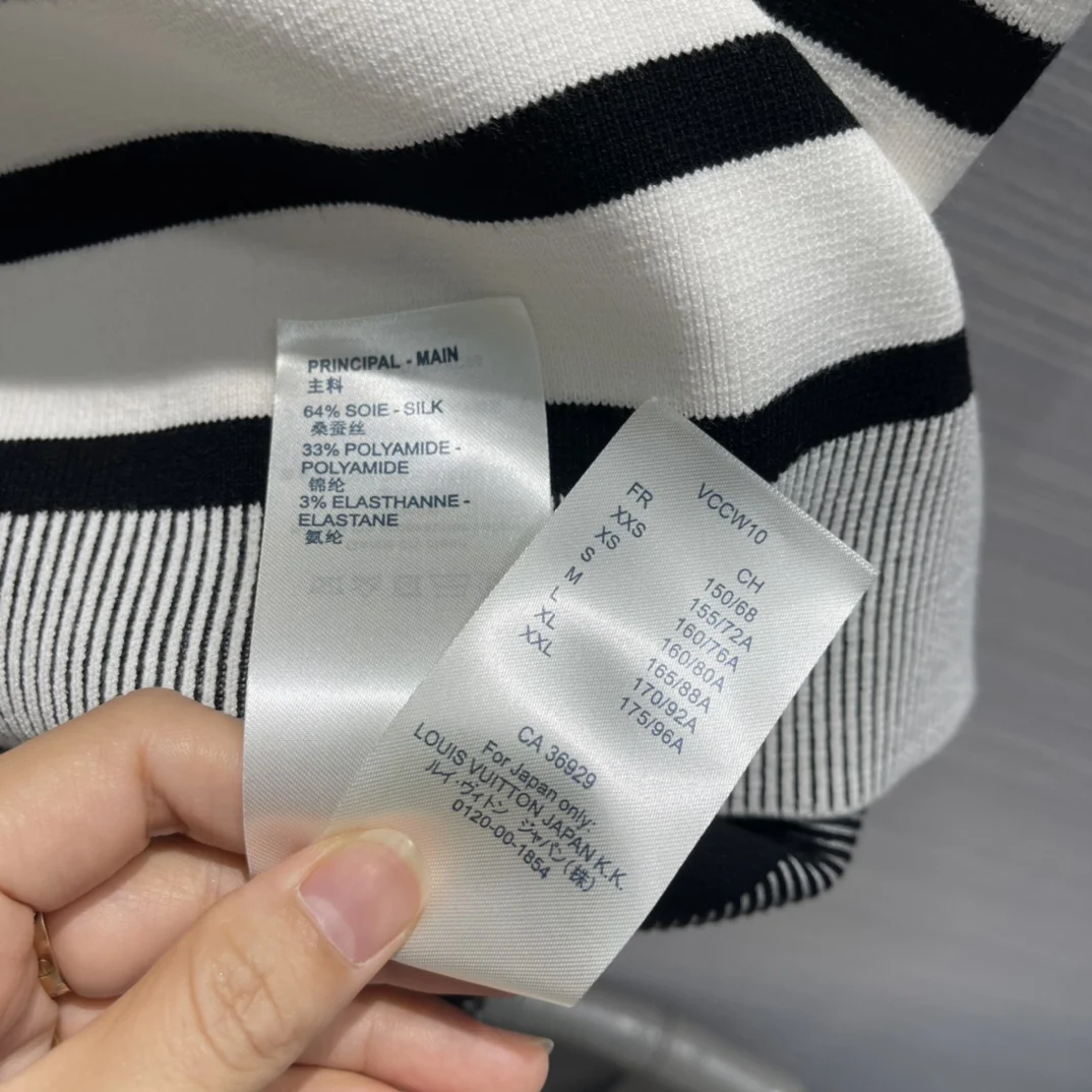Fashion Knitted Striped Dresses for Women Autumn New 2021 High-end Brand Black White Contrast Slim Dress O-neck Sleeveless Dress
Fashion Knitted Striped Dresses for Women Autumn New 2021 High-end Brand Black White Contrast Slim Dress O-neck Sleeveless Dress