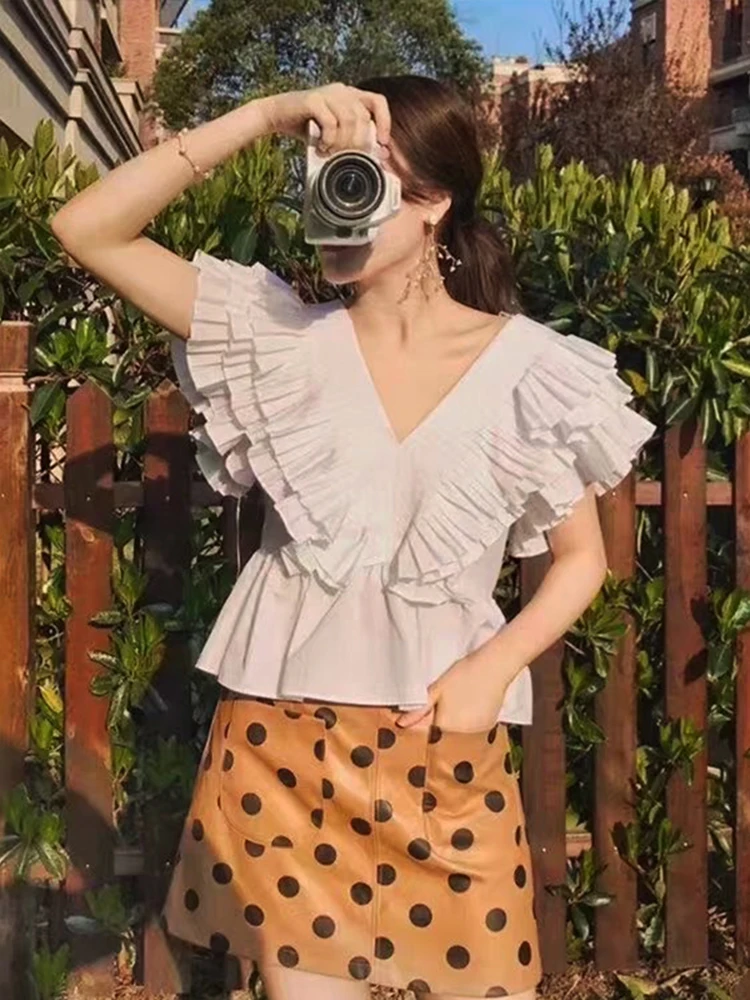 2021 Summer Flying Sleeveless Shirt Tops Short V-neck Shirt Women's Ruffled Design Niche Solid Color White Fashion Ladies Tops
2021 Summer Flying Sleeveless Shirt Tops Short V-neck Shirt Women's Ruffled Design Niche Solid Color White Fashion Ladies Tops