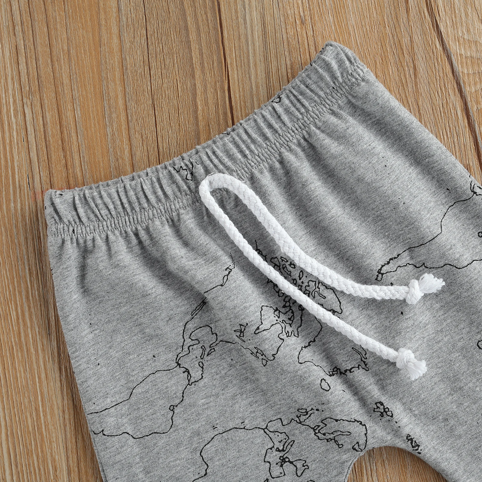 Baby Boy\u2019s Short-sleeved and Trousers Suit Fashion Solid Color Pullover T-shirt and Map Printed Long Pants
Baby Boy\u2019s Short-sleeved and Trousers Suit Fashion Solid Color Pullover T-shirt and Map Printed Long Pants