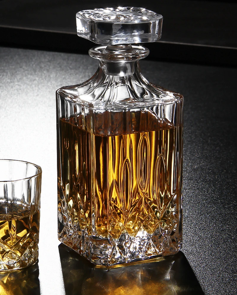 Hellodream crystal glass lead-free transparent Whiskey Decanter Diamond print Liquor Decanter glass For Bourbon Scotch,25.36 oz 
Hellodream crystal glass lead-free transparent Whiskey Decanter Diamond print Liquor Decanter glass For Bourbon Scotch,25.36 oz