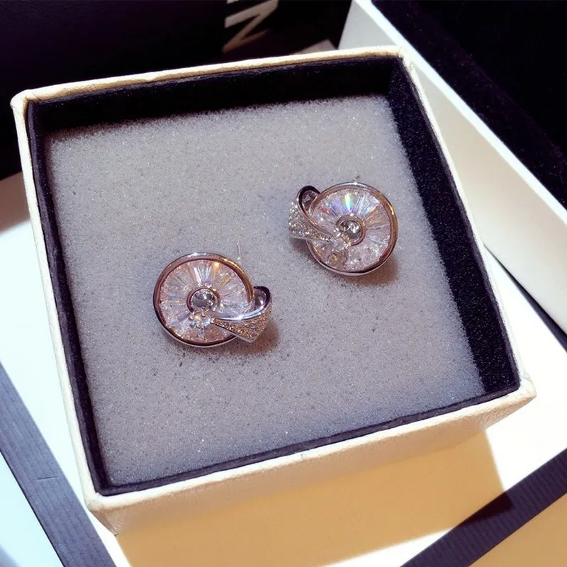 Cute Silver Color Stud Earrings with Bling Zircon Stone for Women Fashion Jewelry Korean Earrings 2020 New
Cute Silver Color Stud Earrings with Bling Zircon Stone for Women Fashion Jewelry Korean Earrings 2020 New