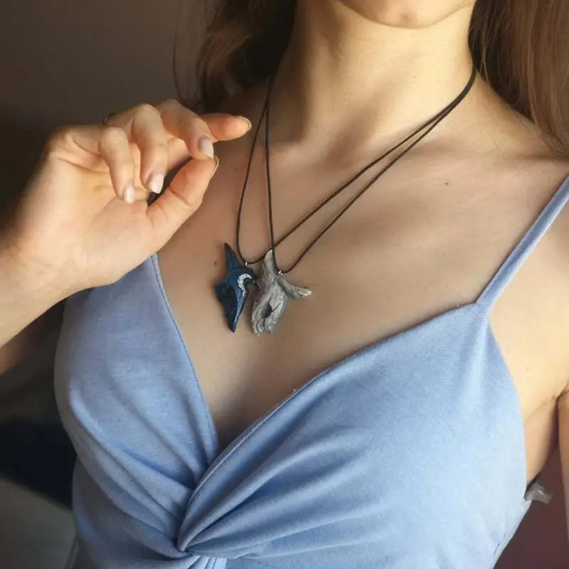 Personality Black and White Wolf Head Mask Pendant Necklace for Men Women Creative Stitching Pendant Couple Necklace Jewelry
Personality Black and White Wolf Head Mask Pendant Necklace for Men Women Creative Stitching Pendant Couple Necklace Jewelry