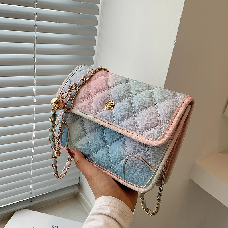 Popular Gradient Design Small Lingge PU Leather Crossbody Bag For Women 2021 Female Summer Chain Luxury Trendy Shoulder Handbags
Popular Gradient Design Small Lingge PU Leather Crossbody Bag For Women 2021 Female Summer Chain Luxury Trendy Shoulder Handbags