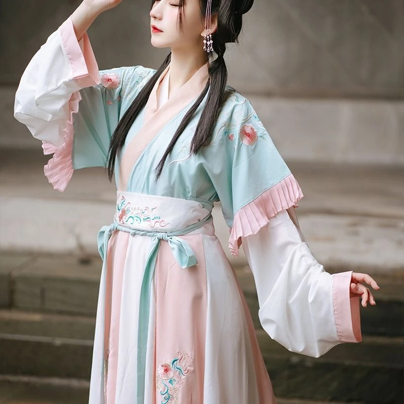 Женское платье Hanfu, китайское традиционное свадебное платье принцессы, весенне-осенние костюмы Феи с цветочной вышивкой в стиле ретро
Женское платье Hanfu, китайское традиционное свадебное платье принцессы, весенне-осенние костюмы Феи с цветочной вышивкой в стиле ретро