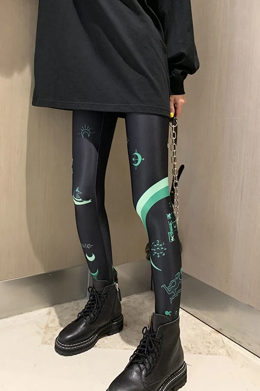 Spring and Summer 2020 Fashion Classic Brand Luxury Design Printed Leggings Women Wear Moon Stretch Yoga Thin Ice Leggings M2 
Spring and Summer 2020 Fashion Classic Brand Luxury Design Printed Leggings Women Wear Moon Stretch Yoga Thin Ice Leggings M2